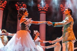 experidance-fergeteges-a-kiralyne-a-grof-es-a-ciganylany_01