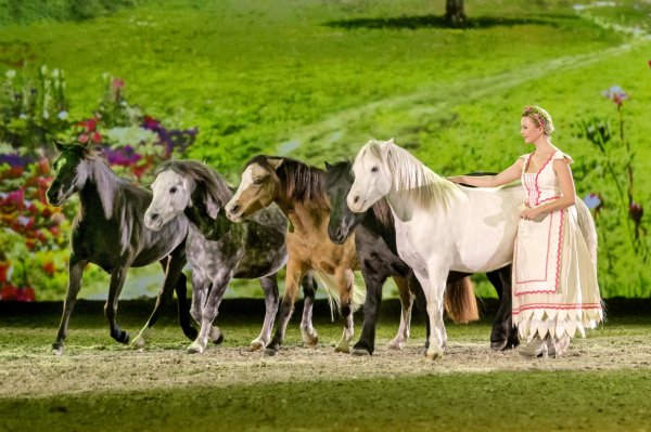 018_APASSIONATA_Im_Bann_des_Spiegels